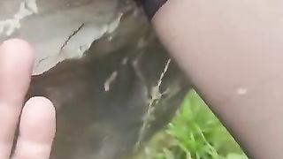 【69堂免费视频】大哥出门进货去了，我偷约嫂子来公园野战