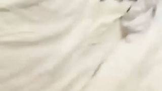 【69堂免费视频】女子失恋醉酒被闺蜜留下半醉半醒被强行爆干