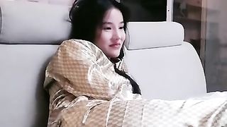 【69堂免费视频】离异巨乳少妇在闺蜜面前和炮友做爱直播，这么漂亮找个有钱老头多好