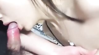 【69堂免费视频】禽兽叔叔诱骗小侄女破处，打破道德底线毁三观