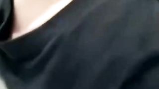 【69堂免费视频】趁老爸不在家性侵在睡觉的妈妈，强插了妈妈的老逼，母子对白极其淫荡