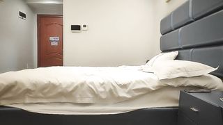 【69堂免费视频】笑起来甜美短裙妹子 近距离特写跪着深喉口交 骑上来整根插入 站立后入猛操晃动奶子