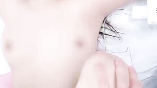 【69堂免费视频】引誘旅行室友，直到我的陰部充滿精液才停止他媽的