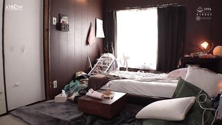 _哀女阿拉莎的妹妹的房间里弥漫着可怕的手淫气味，而她却在不知不觉中完全勃起！ 10年后发情的鱼干女，一边摇着巨乳，一边把我变成了肉棒