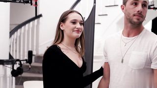 【69堂免费视频】大吊老爹地掰开我的菊花喷射热液