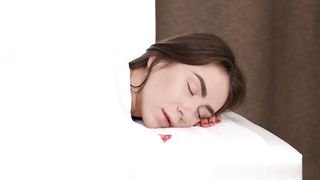 【69堂免费视频】深喉射爆不安分睡觉的巨乳尤物