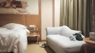 【69堂免费视频】 凌晨高价约极品甜美小姐姐 坐在身上各种内衣揉奶 特写揉穴清晰可见 扶着屁股操的啊啊叫