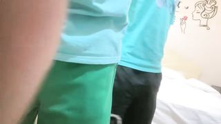 【69堂免费视频】约来两个妹妹要一起操，只有一张床不同意，只能单挑，高颜值美女，直接一顿输出