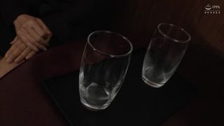 【69堂免费视频】享受沉重的巨乳和大屁股的同时中出性爱！