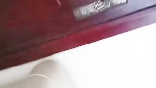 【69堂免费视频】清纯小骚妹让小哥压在身下抬着小脚暴力草穴，浪叫呻吟不止表情好骚，激情上位自己揉捏骚奶子