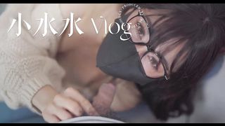 和室友一起复习考试，她竟然没有穿内裤，撕开丝袜把她干到高潮喷水