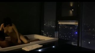 【69堂免费视频】约了个饥渴皮肤白皙的亚裔美妞_酒店浴池里坐上大黑屌扭腰爽到停不下来