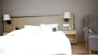 【69堂免费视频】酒店约操外围，黑丝袜极品御姐，加钟激情继续，穿上靴子爆操，怼入骚穴一顿输出