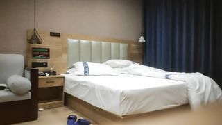 【69堂免费视频】 难得一见 极品小萝莉 乖巧软萌小仙女 舔穴抠逼玩得溜 阳痿男百般挑逗下 大展雄风狂干