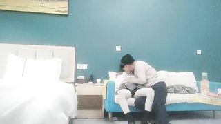 【69堂免费视频】吒头00后嫩妹 乖巧可爱 清纯温柔 猛男蹂躏小花朵 舌吻啪啪 今夜不虚度 人气登顶