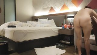 【69堂免费视频】深夜大战风骚轻熟女 ，扭动大屁股一顿蹭 ，手指阴唇阴蒂 ，开档黑丝正入抽插猛操