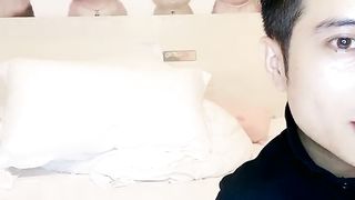 【69堂免费视频】腰细胸大好身材妹子和炮友居家啪啪，上位骑乘打桩晃动奶子，后入撞击屁股操的一脸享受，搞完自己再用振动棒自慰[