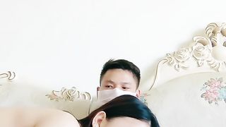 【69堂免费视频】颜值不错的美乳少妇全程露脸把跳蛋塞进逼里，让大哥玩着奶子给吃鸡巴，沙发上激情上位浪荡呻吟还跟狼友互动