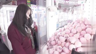 【69堂免费视频】我穿着校服打球时弄得一团糟