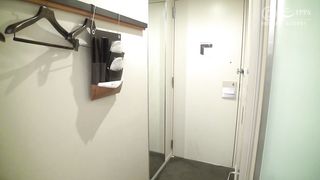 【69堂免费视频】完整的体内射精。一半在外面，一半在里面