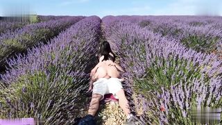 【69堂免费视频】为求刺激蓝天白云来到郊外和大鸡吧男友野战_被操边驱赶蚊虫还要不时观察着来人_上位打桩无套内射白虎