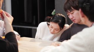 【69堂免费视频】和母亲在父母家度过的乱伦日子，全家人都离开了巢穴。_平岡里枝子_2