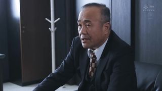 【69堂免费视频】已婚秘书在充满汗水和亲吻的总裁办公室中出性爱。_拥有猥亵L罩杯和甜美面孔的秘书出现。_庵ひめか_1