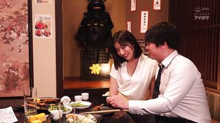 【69堂免费视频】当我带着可爱又性感的小白领回到酒店时……我遭到了一个超越自己极限的“无与伦比的女人”的攻击。_楓カレン_1