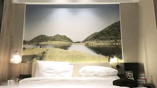 【69堂免费视频】牛仔短裤妹子，舌吻舔奶调情扣逼后入抽插猛操