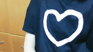 【69堂免费视频】清纯颜值姐妹花，姐姐哭了操妹妹，多毛小骚逼，正入一顿爆草，搂着脖子被干的舒服，小穴很紧致