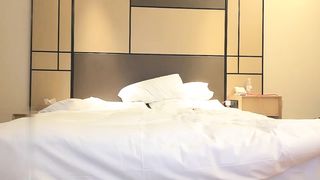 【69堂免费视频】约了个性感黑帽妹子，舌吻摸奶调情口交后入大力猛操