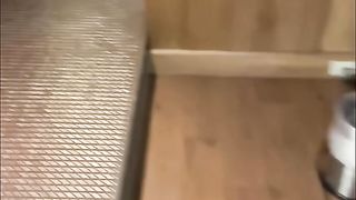 【69堂免费视频】KTV灌醉短发少妇同事，带回酒店各种玩，叫床呻吟很沙哑啊。水多毛炸，屁股掰的老开，恨不得男的全插进去。