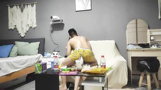 【69堂免费视频】阿姨玩今晚约了个年轻短裙小姐姐，舌吻JB磨穴调情，扶着屁股后入撞击，抬起双腿抽插猛操