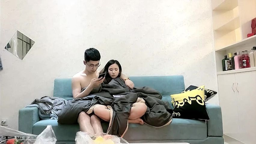 【69堂免费视频】白嫩良家小姐姐，单纯懵懂做爱投入，娇小玲珑抱起来一点儿不费劲