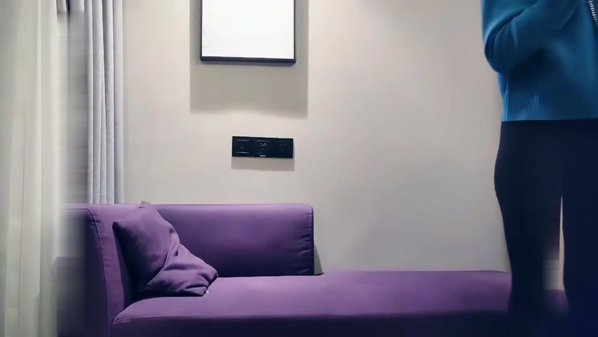 【69堂免费视频】长相甜美蓝色毛衣妹子，快插进来各种裤子自摸，近距离拍摄口交后入骑坐