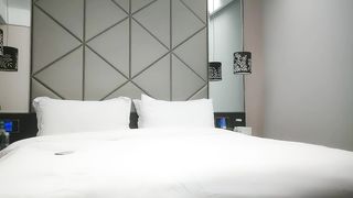 【69堂午夜视频】探_花_一_哥_每_天_賺_爽没想到妹子这么美这么骚