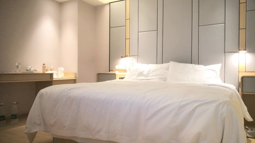 【69堂午夜视频】清纯苗条腼腆乖巧，红内裤战神超常发挥，校花呻吟高潮阵阵