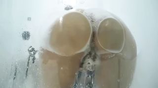 【69堂午夜视频】還借了一根GG來玩弄～口技太好忍不住射在她嘴裡！