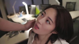 【69堂午夜视频】暴雨天气无法回家的男女同事在办公室擦出爱的火花