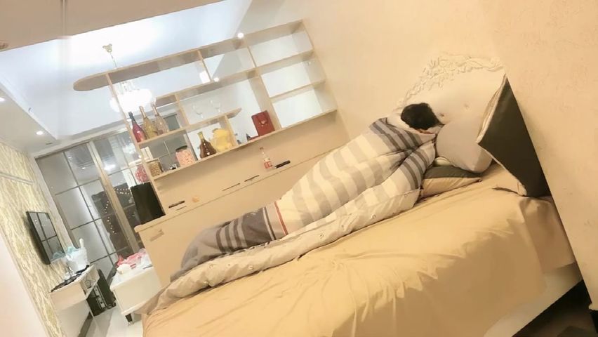 【69堂午夜视频】00后小姐姐，肤白貌美，做爱投入，一顿操作被干成大字型瘫倒在床