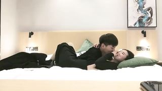 【69堂午夜视频】搞得时候给你对象打电话，按着脱下肉丝要自己脱内裤，操的妹子爽翻天