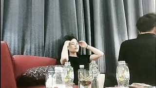 【69堂午夜视频】深夜约漂亮小姐姐，貌美温柔干开心