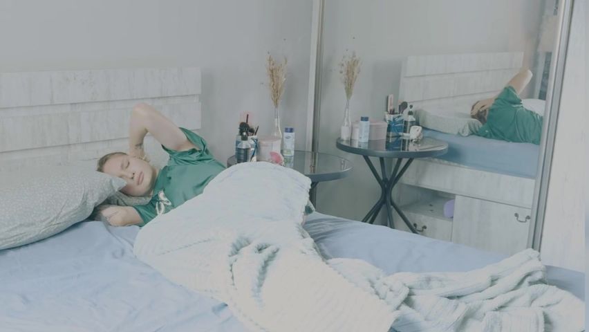 【69堂午夜视频】继父误将继女当成妻子失去肛门贞操连带着骚逼一起干了光干菊花不够过瘾