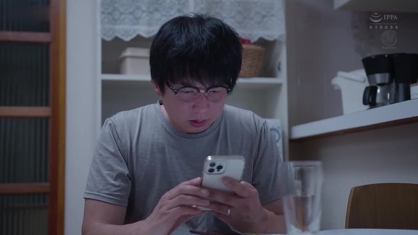 【69堂午夜视频】那方面完全不行的我去拜托绝伦巨根学生2