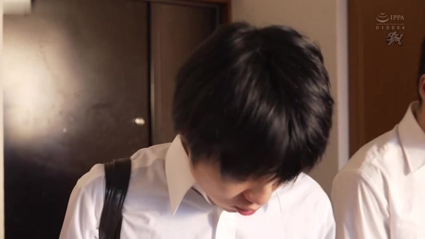 【69堂午夜视频】两个人同时毕业吧？从孩童时期就是好朋友的3人组，趁父母不在的一周中出3P做爱1