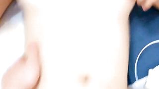 【69堂午夜视频】乖巧的小少妇露脸让小哥玩弄，小穴粉嫩紧致，让小哥压在身下爆草蹂躏，后入大屁股真刺激，草完还拿道具捅逼