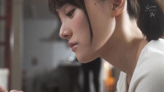 【69堂午夜视频】我的女儿失去了理智，尽管她讨厌它，但她开始向我索取大鸡巴。2