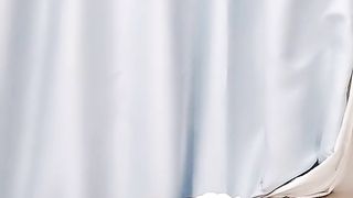 【69堂午夜视频】有点像小明星的心怡宝宝全程露脸跟狼友互动撩骚，初次下海精彩小秀，揉奶玩逼掰开给狼友看特写淫声荡语不断