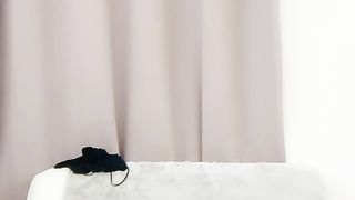 【69堂午夜视频】那个跳拉丁舞的骚姐姐，全程露脸穿着性感的情趣睡衣诱惑狼友，撩骚互动揉奶玩逼特写展示，自慰呻吟淫语不断