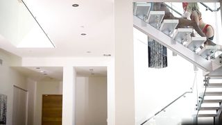 【69堂午夜视频】香艳四级，厉害漂亮高挑白领美女为了业绩和闺蜜穿上情趣丝袜进攻客户【白领的工作2013_高清修复版】沦陷享受